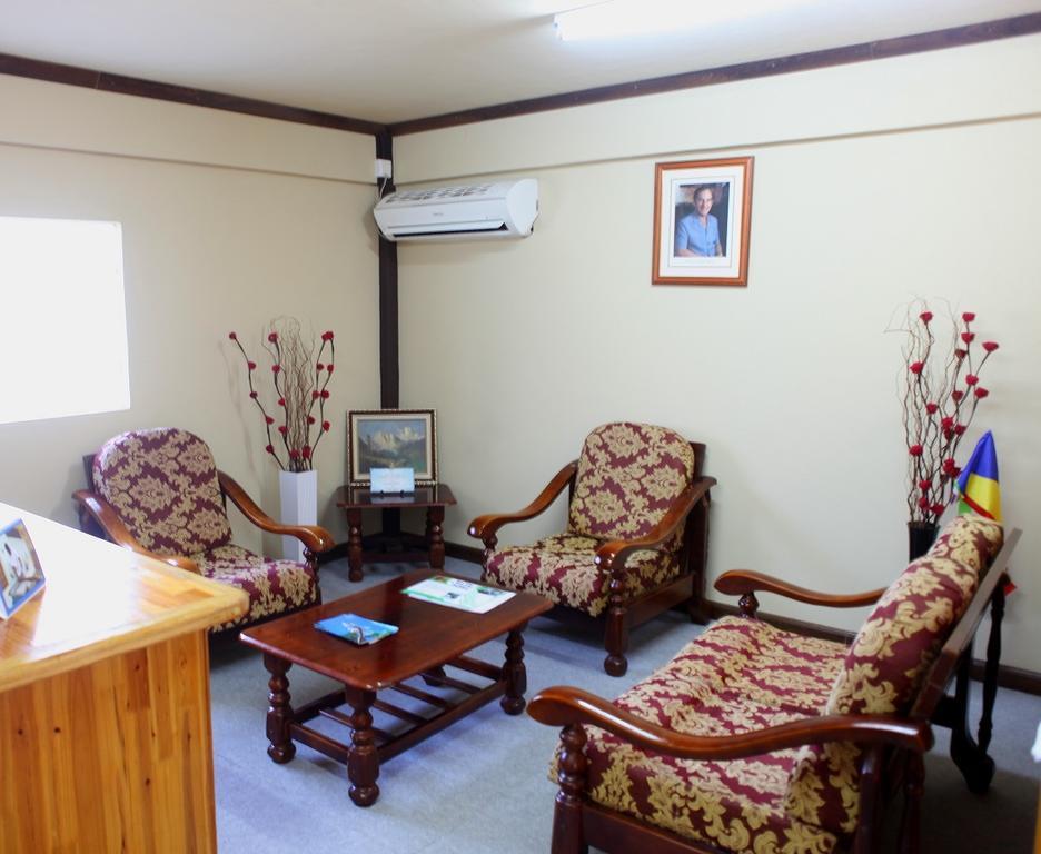 Lone Self-Catering Apartment Baie Sainte Anne Exterior photo